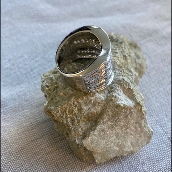 Ring - Picture 4 of 5
